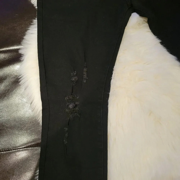 NWOT Distressed Relax  Fit Black Jeans - Picture 5 of 8